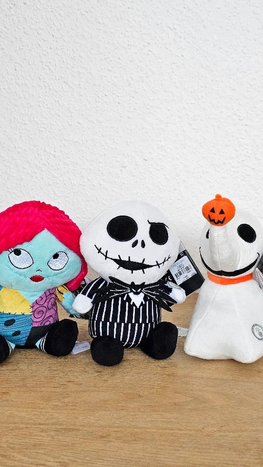 🖤✨ Estos adorables peluches de Jack Skellington no solo roban miradas… también iluminan corazones con una luz que te acompaña en cada noche espeluznante 🎃

🌏 Producto con licencia.
🛒 Disponibles en www.tuchibishop.com 

#JackSkellington #ElExtrañoMundoDeJack #PeluchesConLuz #HalloweenVibes #regaloscali #peluchescolombia #JackSkellington